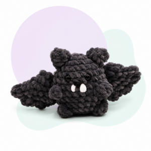 Nietoperek Noculek – szydełkowa maskotka 8,5 cm