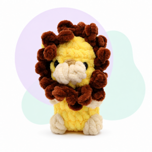 Lwiątko Leoś – szydełkowa maskotka z opcją zawieszki, 11 cm