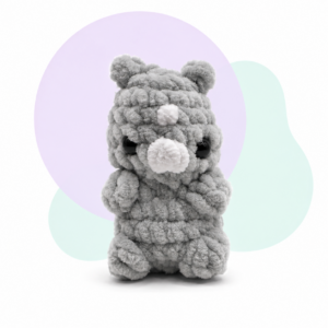 Nosorożek Chmurasek – szydełkowa maskotka z opcją zawieszki, 9 cm